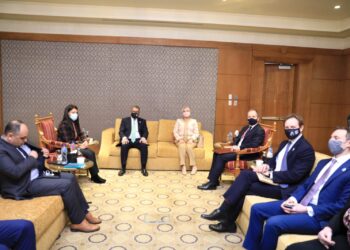 وزيرة البيئة تنظم جلسة تشاورية بين رئيس مؤتمر المناخ COP26 ووزراء الكهرباء والتخطيط والتعاون الدولي وبمشاركة ممثلى وزارات الخارجية والمالية