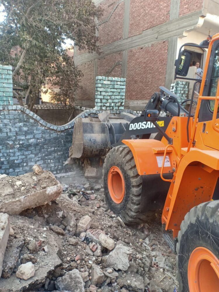 محافظة الجيزة تزيل تعديات علي الأراضي أملاك الدولة 1 محافظة الجيزة تزيل تعديات علي الأراضي أملاك الدولة