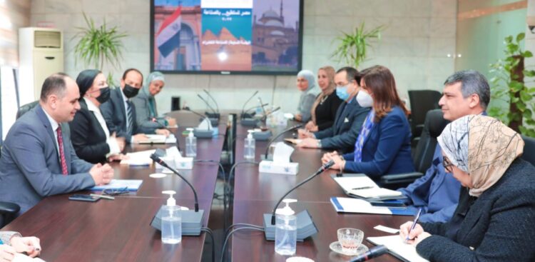 تعاون بين وزراتى البيئة والهجرة استعدادا لمؤتمر "مصر تستطيع بالصناعة" 1 تعاون بين وزراتى البيئة والهجرة استعدادا لمؤتمر “مصر تستطيع بالصناعة”