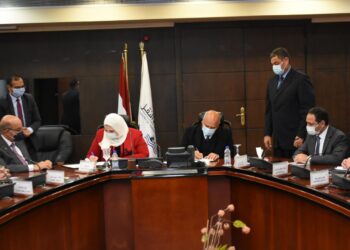 وزيرا النقل والتضامن الاجتماعي يوقعان بروتوكول تعاون خاص بإتاحة محطات السكك الحديدية والمترو لتيسير انتقال نقل الأشخاص ذوي الإعاقة طبقا لمتطلبات كود الاتاحة رقم (106)