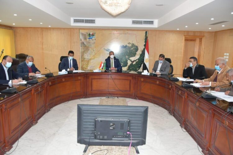 محافظ الفيوم يناقش مع رؤساء المراكز ومسئولي الزراعة وأملاك الدولة والري خطة إزالة التعديات 1 محافظ الفيوم يناقش مع رؤساء المراكز ومسئولي الزراعة وأملاك الدولة والري خطة إزالة التعديات