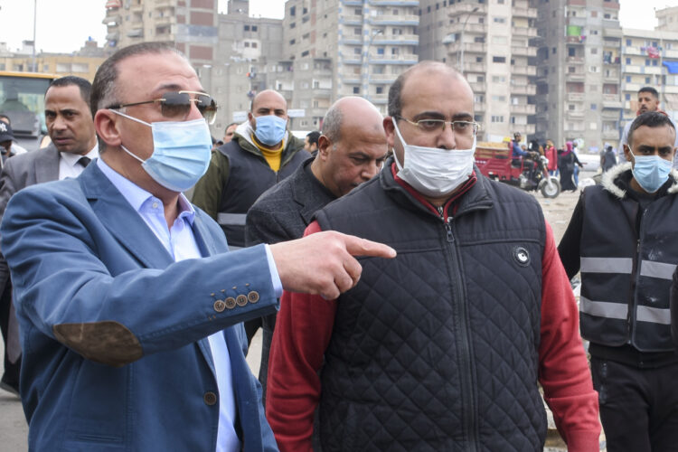محافظ الاسكندرية في جولة مفاجئة علي محور المحمودية أسفل كوبري العوايد .. ويوجه بإزالة جميع الإشغالات