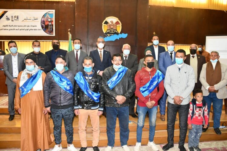 محافظ الفيوم يستقبل رئيس مؤسسة صناع الحياة مصر ويسلمان 31 مشروعا للأسر الأولي بالرعاية 1 محافظ الفيوم يستقبل رئيس مؤسسة صناع الحياة مصر ويسلمان 31 مشروعا للأسر الأولي بالرعاية
