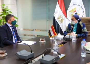 تعاون بين البيئة وشركة بيكر هيوز العالمية للطاقة في مجال تكنولوجيا الوقود المتوافقة بيئيا