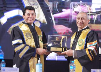 الأكاديمية العربية تحتفل بتخريج دفعات جديدة من كلية الدراسات العليا في الإدارة،ومعهد الإنتاجية والجودة بفرع القاهرة