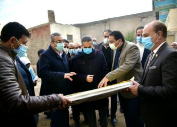 حياة كريمة تطرق أبواب قطور محافظ الغربية يتفقد المشروعات المقترحة في قري قطور