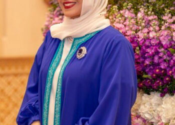 السيدة الجليلة حرم سلطان عمان تهنئ المعلمين والمعلمات “نبراس عز لعمان”