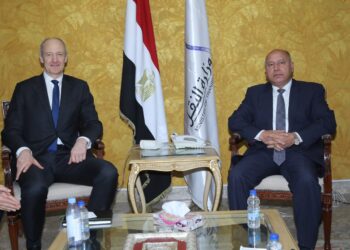 وزارة النقل وسيمنيز يتفقان على الأمور الفنية والمالية بمشروعي القطار الكهربائي السريع أكتوبر أسوان والغردقة الاقصر