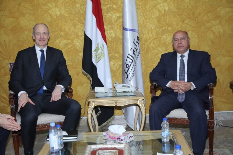 وزارة النقل وسيمنيز يتفقان على الأمور الفنية والمالية بمشروعي القطار الكهربائي السريع أكتوبر أسوان والغردقة الاقصر