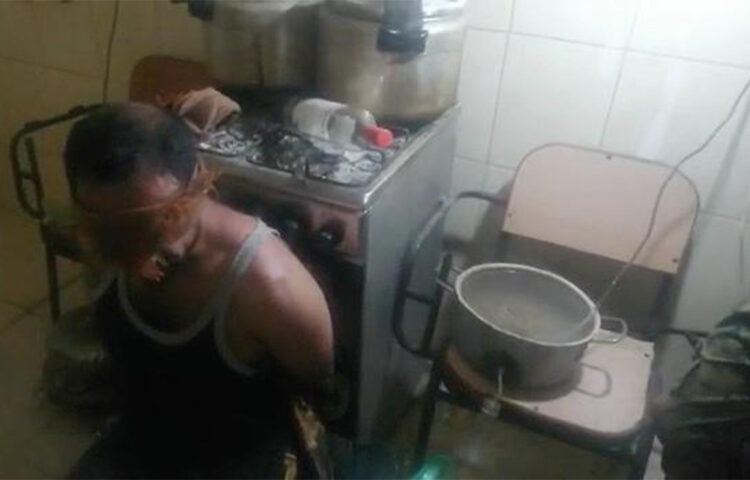 عدن: قوات الطوارئ والدعم الأمني تداهم معمل لصناعة الخمور بمنطقة اللحوم بمديرية دارسعد (صور)‎‎