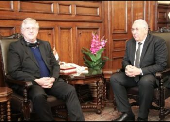 وزير الزراعة يبحث مع ممثل جامعة فلوريدا الأمريكية تخفيض أسعار شتلات الفراولة وإنشاء مركزا عالميا لإنتاج أجود الأصناف 1 وزير الزراعة يبحث مع ممثل جامعة فلوريدا الأمريكية تخفيض أسعار شتلات الفراولة وإنشاء مركزا عالميا  لإنتاج أجود الأصناف