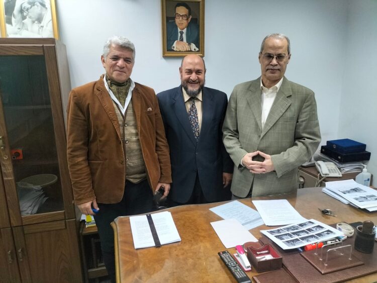 النائب الوفدى السابق الكاتب الصحفى محمود الشاذلى يهنى البحراوى ، وإدريس برئاسة تحرير الوفد .