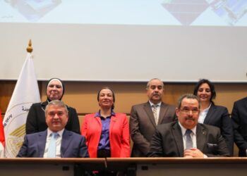 وزراء البيئة والتجارة والصناعة والطيار و الطيران المدنى يشهدون مراسم توقيع بروتوكولات تعاون لتنفيذ محطات طاقة شمسية بمطار شرم الشيخ الدولي