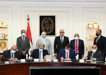 وزيرا الإسكان والتضامن الاجتماعى يشهدان توقيع بروتوكول تعاون مع جمعية الأورمان لتوصيل المياه للأسر الأولى بالرعاية ضمن مبادرة “حياة كريمة”