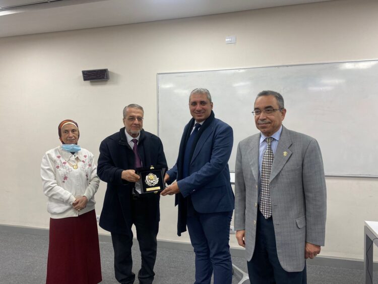 نقيب صيادلة الأسكندرية يزور فرع الاكاديمية العربية للعلوم والتكنولوجيا والنقل البحري بالعلمين 1 نقيب صيادلة الأسكندرية يزور فرع الاكاديمية العربية للعلوم والتكنولوجيا والنقل البحري بالعلمين