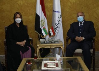 وزير النقل يبحث مع سفيرة دولة الإمارات العربية المتحدة في القاهرة التعاون في مجال النقل البحري والبري والموانئ الجافة والمناطق اللوجيستية