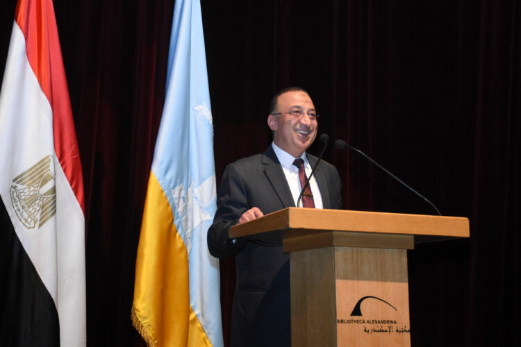 المحافظ يكرم عدد من النماذج السكندرية المضيئة وعدد من السيدات التنفيذيين بالمحافظة