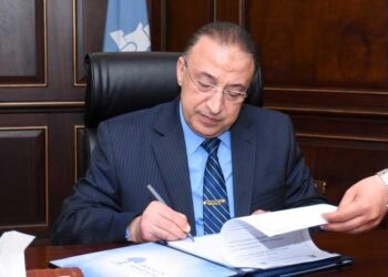 الشريف يهنئ السيسي والقوات المسلحة بذكرى العاشر من رمضان