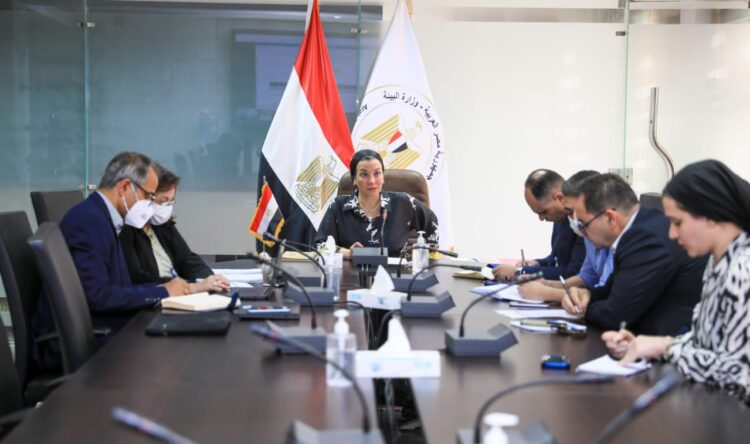 وزيرة البيئة وبعثة البنك الدولي في مناقشة لتقرير التنمية والمناخ القطري