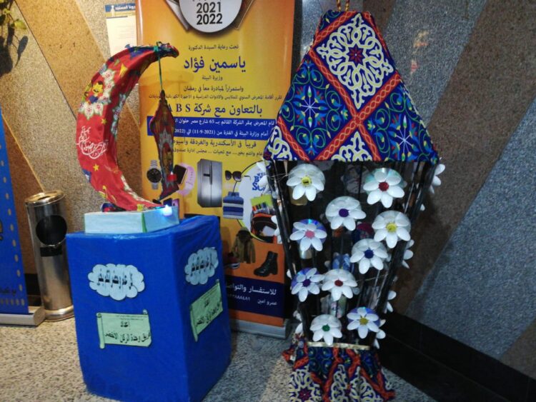 صناعة "فانوس رمضان" من مخلفات منزلية صديقة لبيئة 1 صناعة “فانوس رمضان” من مخلفات منزلية صديقة لبيئة