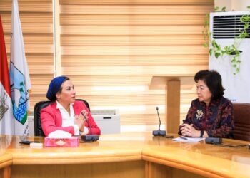 تعاون بين وزيرة البيئة و مديرة سياسات التنمية والشراكات بالبنك الدولى  في  مؤتمر المناخ COP27