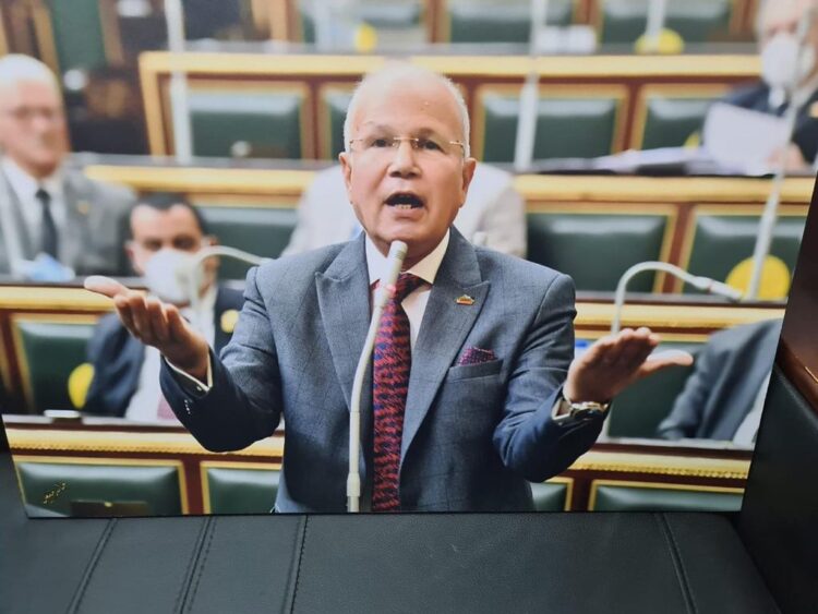 شمس الدين يدعوا المحافظين للقيام بحملات على مواقف سيارات "الأجرة"