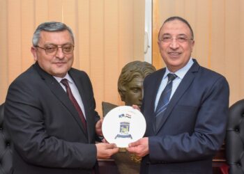 محافظ الإسكندرية يبحث مع سفير أرمينيا لتعزيز العلاقات بين الجانبين