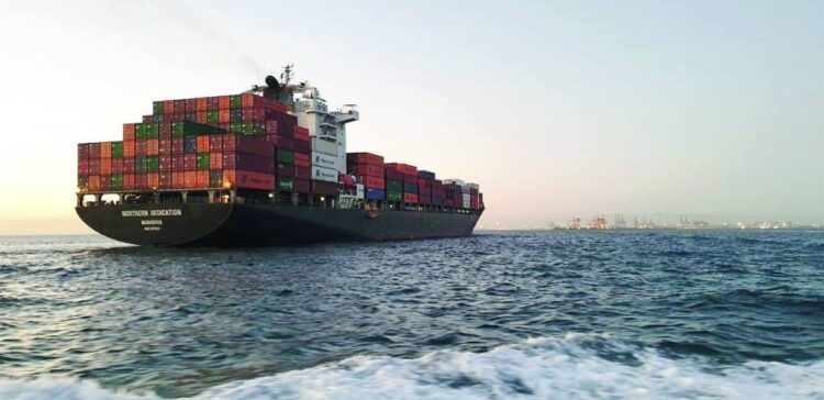 عمان تحتفل بتوقيع وثيقة التصديق على اتفاقية العمل البحري 1 عمان تحتفل بتوقيع وثيقة التصديق على اتفاقية العمل البحري