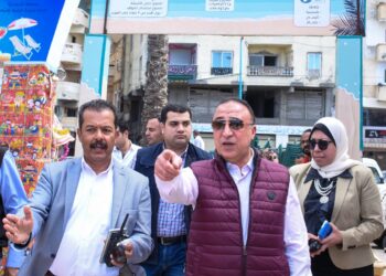 الشريف يتابع تجديدات شاطئ الانفوشي المجاني