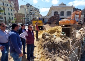 الشريف يتابع أعمال مشروع تطوير حلقة السمك بمنطقة الأنفوشي