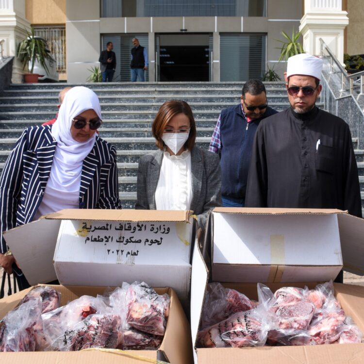 نائب محافظ الإسكندرية تتابع توزيع 4 طن لحوم على 4 آلاف أسرة