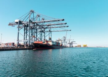 خدمات القطاع اللوجستي تلبِّي الطُّموحات الوطنيَّة في رؤية عُمان 2040