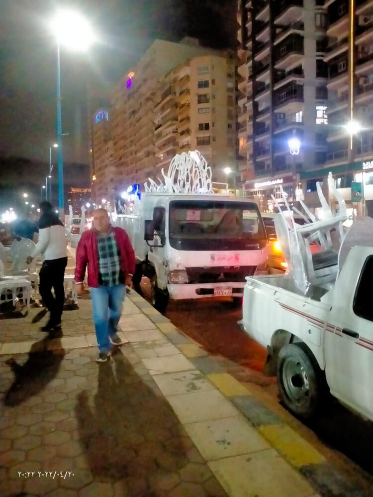 حي شرق: إزالة موانع حاجبة للرؤية بإحدى الأندية بالكورنيش 1 حي شرق: إزالة موانع حاجبة للرؤية بإحدى الأندية بالكورنيش