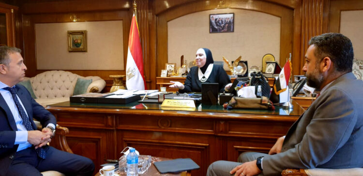 وزيرة التجارة والصناعة تبحث مع الرئيس الإقليمي لشركة بروكتر أند جامبل خطط الشركة التوسعية في السوق المصري وزيادة معدلات التصدير 1 وزيرة التجارة والصناعة تبحث مع الرئيس الإقليمي لشركة بروكتر أند جامبل خطط الشركة التوسعية في السوق المصري وزيادة معدلات التصدير