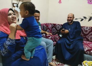 رئيس التحرير يكتب : فى كنف أخصائى المكتبات العبقرى جمعه داود إبن قرية صالحجر  وأسرته أدركت نعمة الرضا .