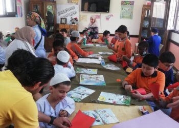 البيئة تنفذ يوم بيئي للطلاب الوافدين بمعهد البعوث  الاسلامية