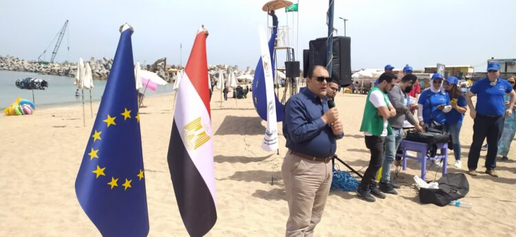 البيئة تشارك الإتحاد الأوروبي حملة تنظيف شاطئ السرايا بالإسكندرية
