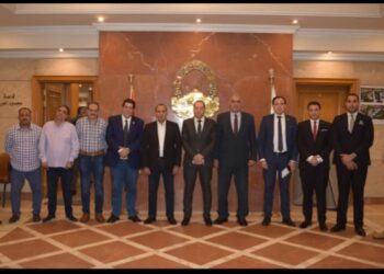 في إطار توجيهات الرئيس السيسي.. مباحثات بين غرفة القاهرة والأحياء والبنوك لمساندة رواد الأعمال وتقنين أوضاع الباعة الجائلين