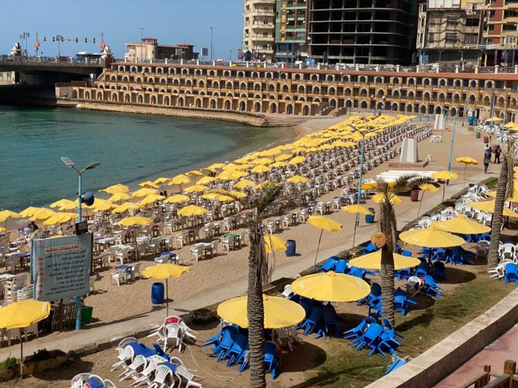 شواطئ الإسكندرية تنشئ "رامب" مخصص لذوي الهمم 1 شواطئ الإسكندرية تنشئ "رامب" مخصص لذوي الهمم