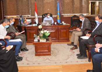 محافظ الغربية يناقش الخطة الاستثمارية للمحافظة