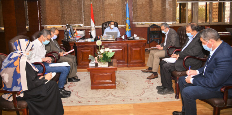 محافظ الغربية يناقش الخطة الاستثمارية للمحافظة