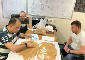 العطار يشرف على فحص أول مركب قمح هندي الى مصر