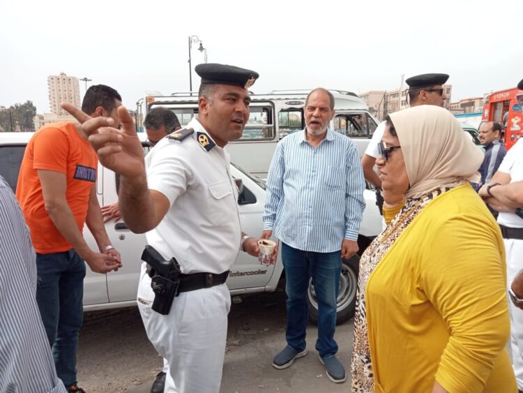 حملات بأحياء الإسكندرية للقضاء على الاشغالات والمخالفات 1 حملات بأحياء الإسكندرية للقضاء على الاشغالات والمخالفات