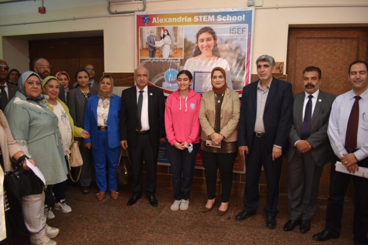 لجنة التعليم والبحث العلمي في جوله بمدرسة المتفوقين للعلوم والتكنولوجيا 1 لجنة التعليم والبحث العلمي في جوله بمدرسة المتفوقين للعلوم والتكنولوجيا