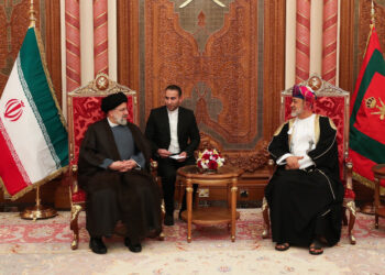 السلطان هيثم بن طارق يعقد جلسة مباحثات رسمية مع الرئيس الإيراني