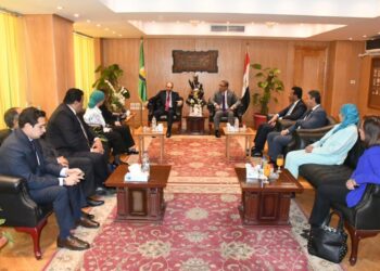 محافظ الفيوم يستقبل وزير الاتصالات .. ظهر اليوم