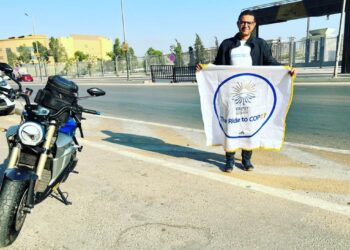 المغامر على عبده يطلق مبادرة “الرحلة الى مؤتمر المناخ cop27″بدراجه كهربائية