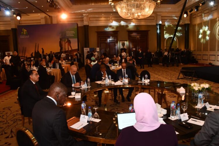 وزير الإسكان يُشارك فى الجلسة الافتتاحية لفعاليات الدورة السابعة لملتقى بناة مصر