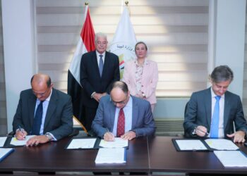 توقيع وثيقة مشروع شرم الشيخ مدينة خضراء بتكلفة ٧ مليون دولار