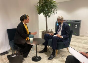 وزيرة البيئة تبحث مع چون كيرى الاستراتيجية الوطنية لتغير المناخ